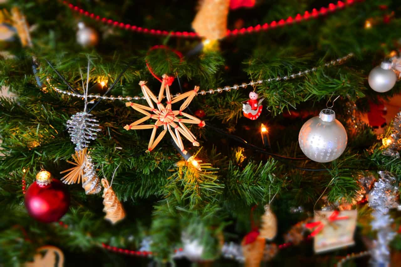 Navigating Holiday Health: Maintaining Wellness During the Christmas Season